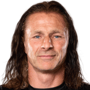 HLV Gareth Ainsworth – huấn luyện viên trưởng Gillingham