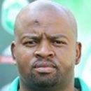 HLV Manqoba Mngqithi – huấn luyện viên trưởng Lamontville Golden Arrows