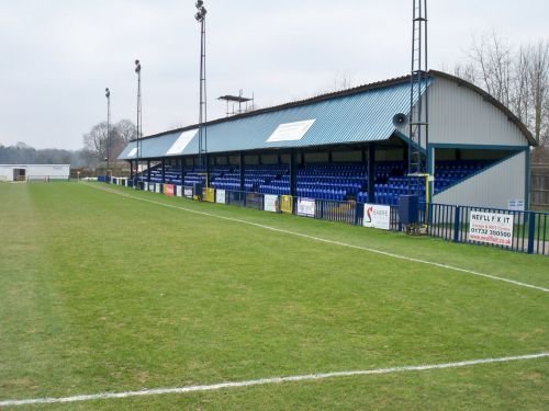 Sân vận động Longmead Stadium – sân nhà của Tonbridge Angels